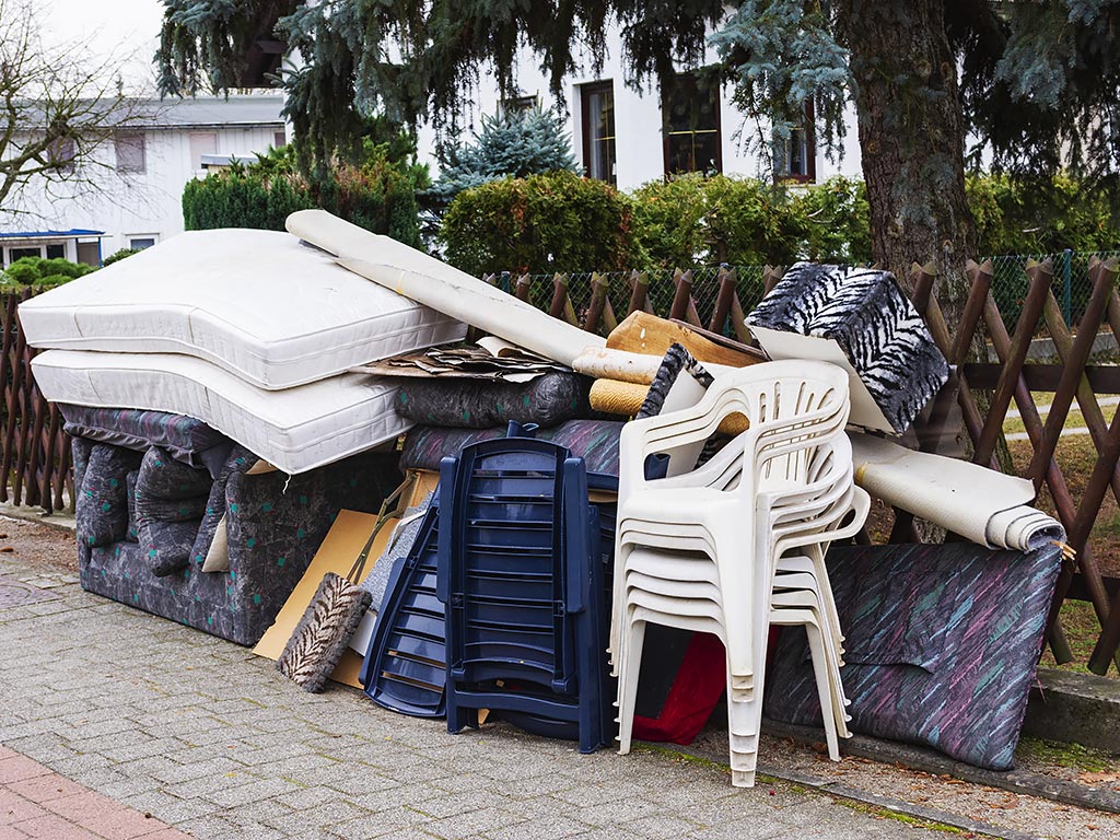 encombrants Pour jeter des encombrants louez une benne